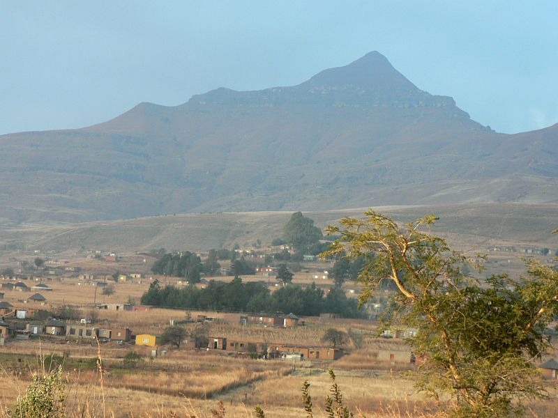 JAR 459.JPG - Začali jsme opouštět Dračí hory a mířili jsme do Durbanu, které leží u břehů Indického oceánu a je dalším pořadatelským městem Mistrovství světa.